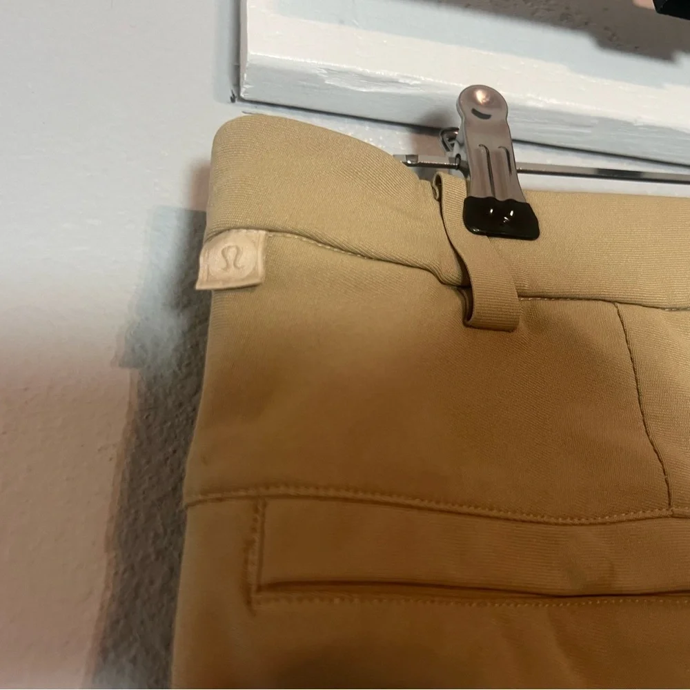 Lululemon Commission Pants Classic Men's Size 33 Khaki Tan Flaw